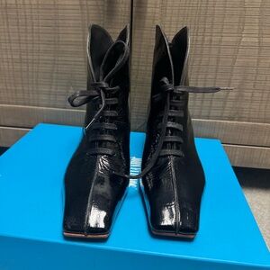 Super Fine Glory Lace-Up Ankle Boots